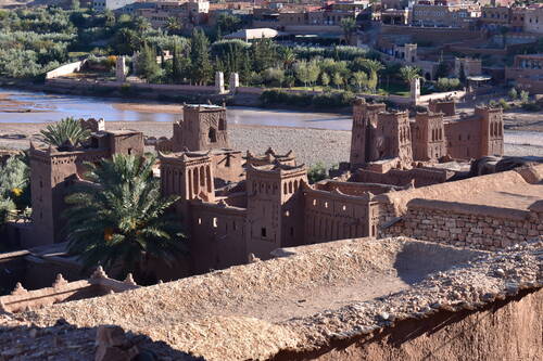 Aït Benhaddou: Ornate tower structures at the entrance to the site